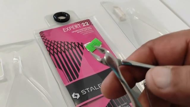 Обзорчик в магазинчике F/nails Room. Щипчики, ножнички и другие принадлежности ногтевой индустрии.