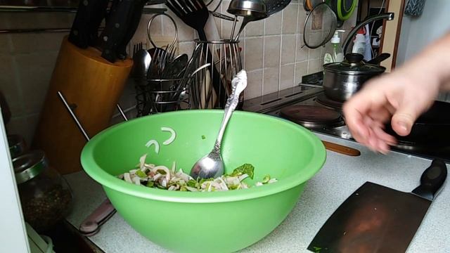 САЛАТ с кальмарами И ПЕКИНСКОЙ КАПУСТОЙ