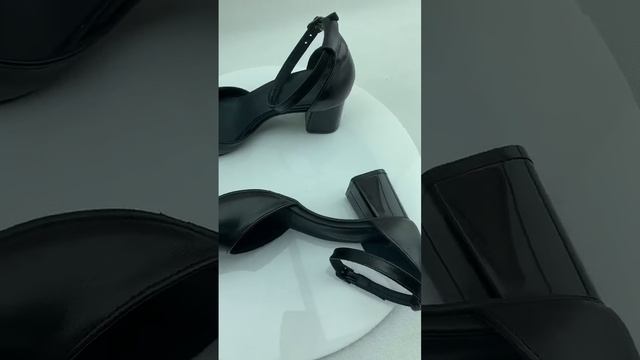 Женские туфли черного цвета