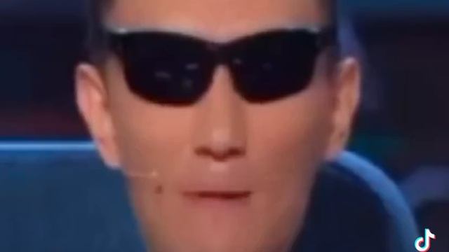 дал брату поиграть (в 7 лет)