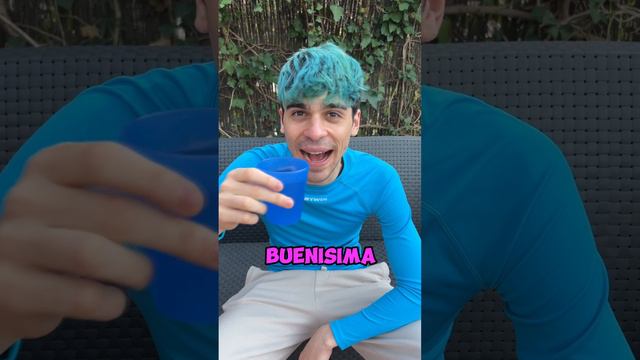 Mi AMIGO PIENSA que el COLOR AZUL es MEJOR que el ROJO!