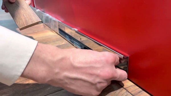 Плинтус из нержавеющей стали Пл 60-2НСП.2700.001