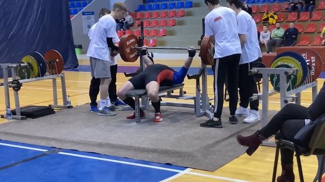 Сергей Горячев пожал штангу весом 245 кг