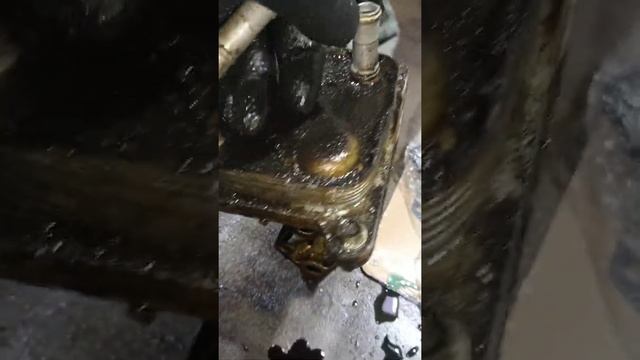 NISSAN ALTIMA 2007 REMPLAZANDO EMPAQUE Y LIGA DE ENFRIAMIENTO DE ACEITE DE MOTOR