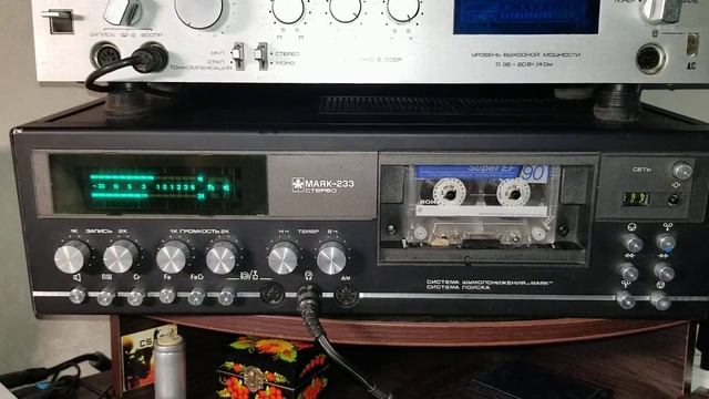 неизвестная музыка на кассете...