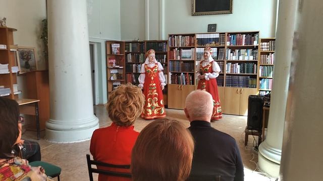 Цветёт сирень.