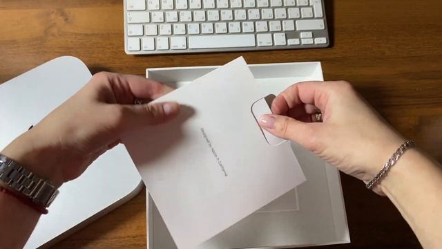 Unboxing Video Mac Mini M1 Apple. Anna Dimur