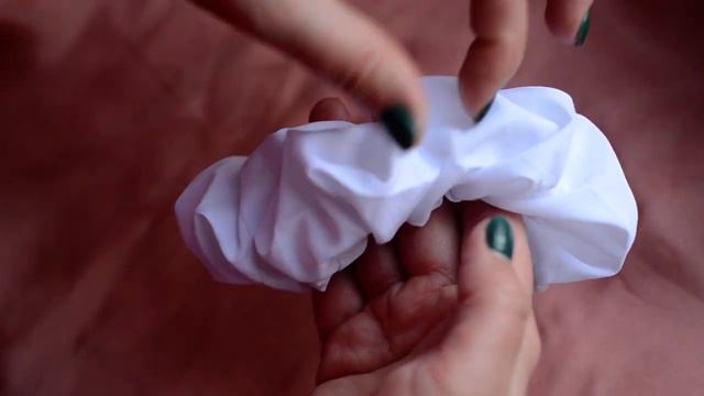 Резинка для волос белая на Wildberries