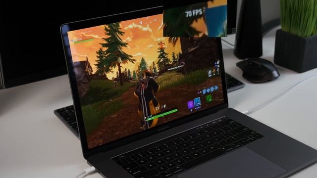 Fortnite On NEW 2018 MacBook Pro (MacOS And Windows 10 Bootcamp Gameplay)