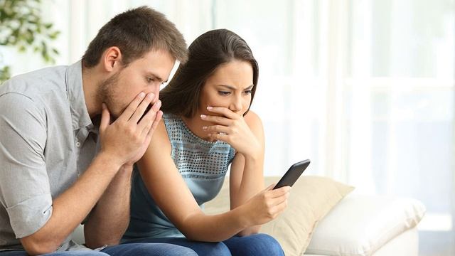 Эксперт рассказал, кто может наблюдать за вами через камеру смартфона