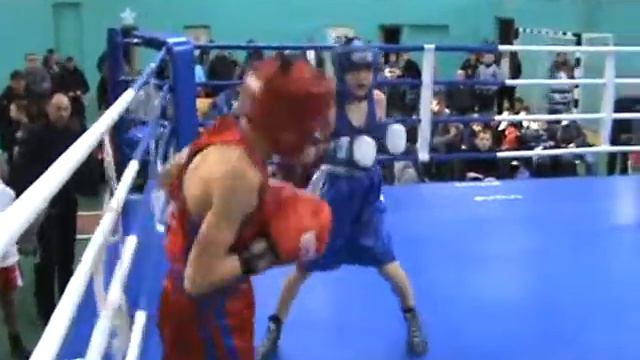 первый бой Влада Петровского,...и неплохо отбоксировал