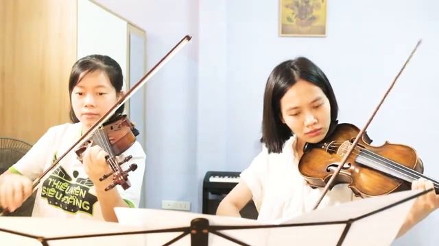 Shostakovich 5 Pieces For 2 Violins & Piano - Gavotte (slow)