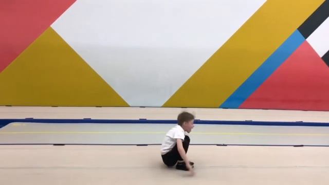 Стойка на руках - кувырок - прыжок