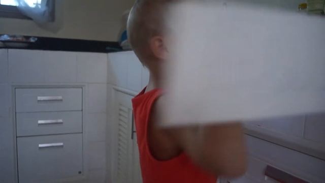 Максим зачитал и заговорил, 3,5 года. Методика Доман и аутизм.