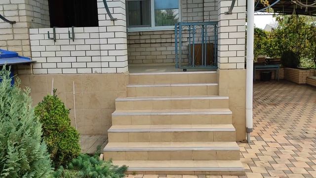 ДОМ ПОЧТИ В ЦЕНТРЕ ДИНСКОЙ /ОГРОМНАЯ ПРИДОМОВАЯ ТЕРРИТОРИЯ / 50 МЕТРОВ ДО РЕКИ / ПЕРЕЕЗД НА ЮГ