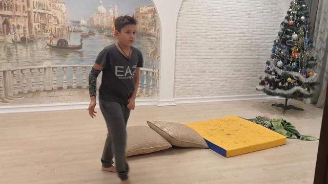 как сделать кувырок с прыжком!