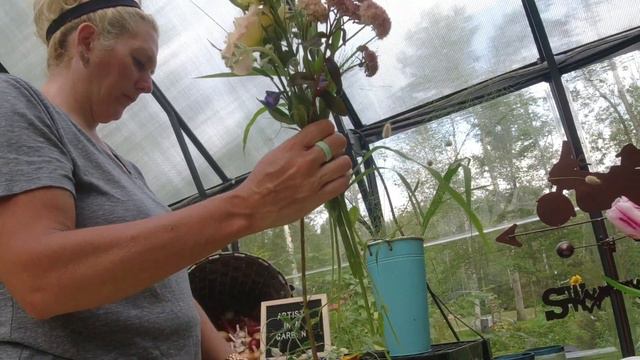 IT'S TIME! 1st Lisianthus Flower Arrangement