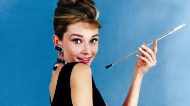 Moon River - Breakfast At Tiffanys - Desayuno Con Diamantes.mp4