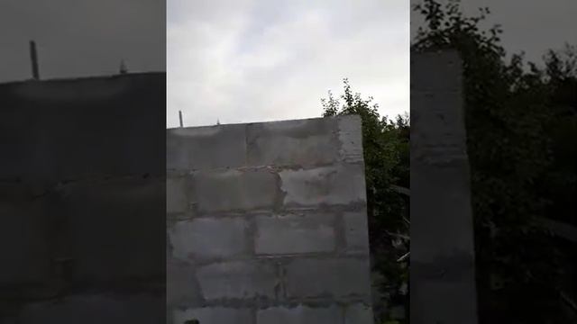 Часть 11. 6 рядов пеноблока на ребро уложены, вид с зади - 10 метров стена.