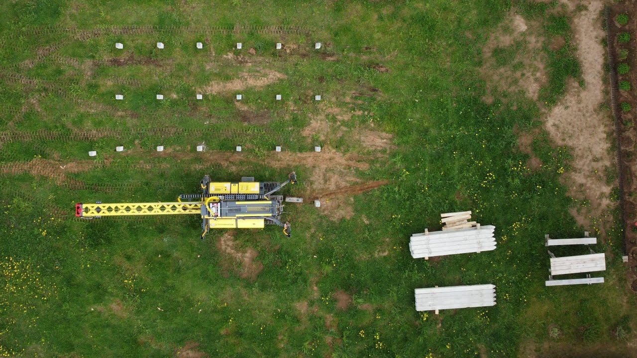 Процесс забивки железобетонных свай в деревне Моисеевичи