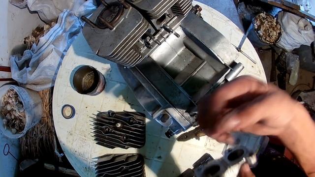 РАЗБОРКА ДВИГАТЕЛЯ JAWA  ОБЛОМАННАЯ ВИЛОЧКА