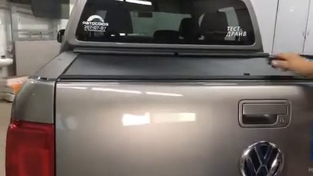 Роллет Roll-n-Lock закрывает одновременно борт на ключ.
