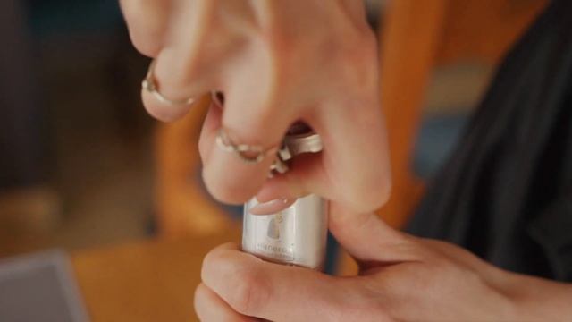 Открытие бутылки вина. Как презентовать вина. Кафе Театро!