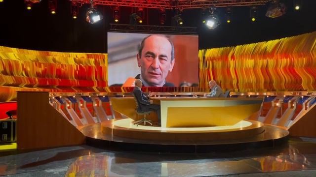 Второй президент Армении Роберт Кочарян в Москве дал интервью Владимиру Познеру