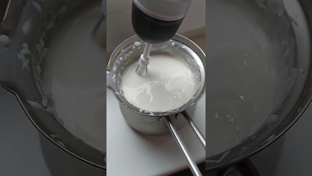 Финальный этап приготовления косметического крема.mp4