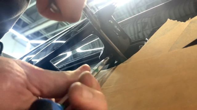 Ремонт дверей: снятие обшивки и замена ручек