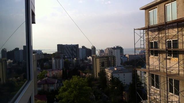 Утренний вид на Сочи с высоты птичьего полета ! Море и дома .