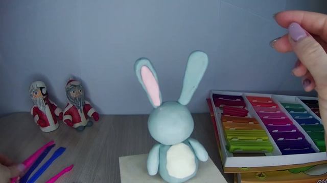 Лепим зайца из пластилина