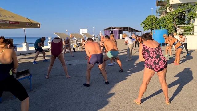 Утренняя зарядка с профессиональным инструктором. Если  проблемы с органами дыхания.