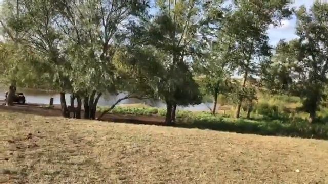 BRP Renegade 800 и Polaris Sportsman 700 прыжки)