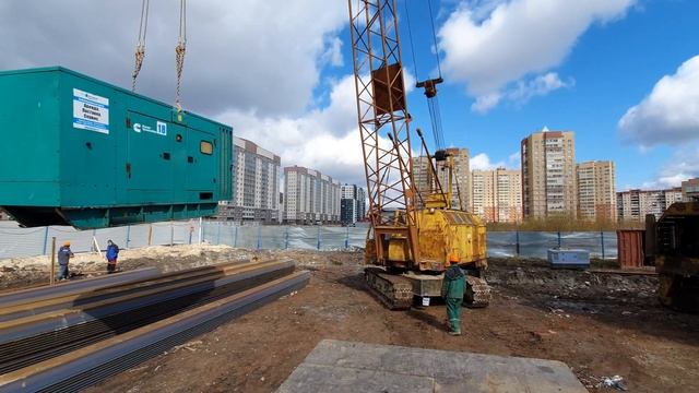 Старый гусеничный кран...Что за модель спецы?