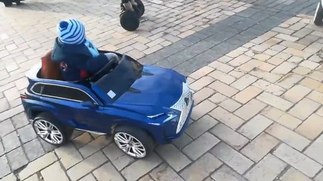 Первая машина в жизни Дениса! Лексус рулит!