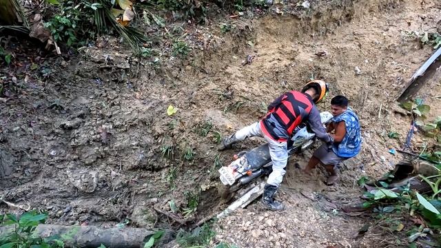 Playing With My Yamaha Serow 225 At The Backyard :) Morning Exercise