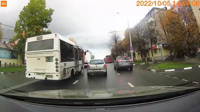 В Туле водитель автобуса устроил агрессивную езду