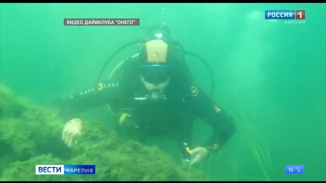 Дайверы подняли со дна Каменного карьера в Петрозаводске мусорный контейнер