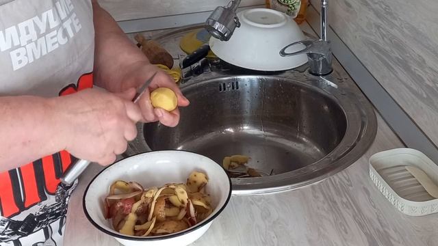 30 января 2022 г. Слушаю литургию. Жду мужа с рыбалки. Готовлю суп с клецками.