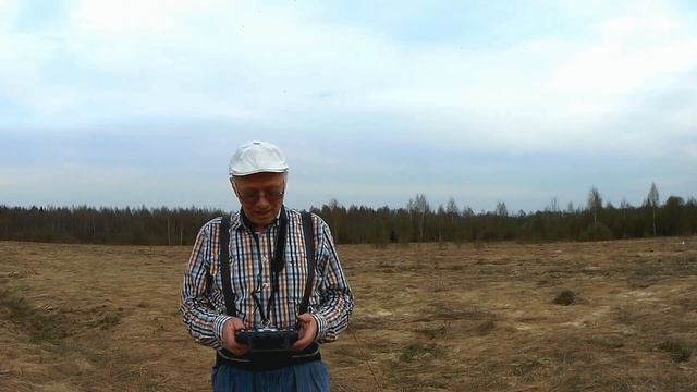 Первый полет модели самолета