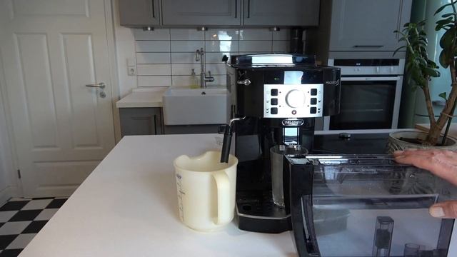 DeLonghi Magnifica S Entkalken Anleitung Schritt für Schritt Entkalen von ECAM 22.110.B