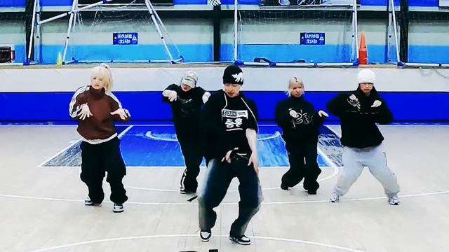 ATEEZ - 'Crazy Form' Dance Practice Mirrored