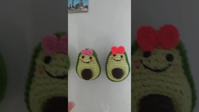 вязаний магнит из авокадо 9см