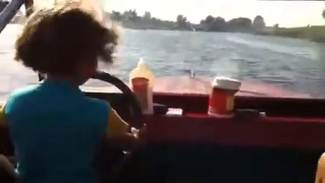 Ева и Дима на катере
