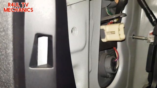 TOYOTA PRIUS CX ALPHA REAR LAMP REPLACEMENT