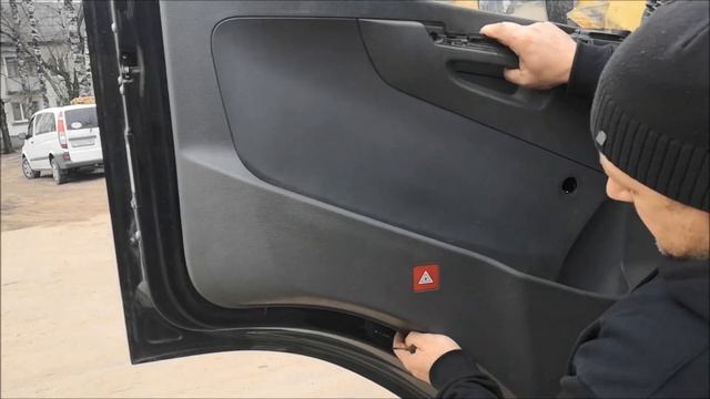 Ремонт дверей: снятие обшивки и замена ручек