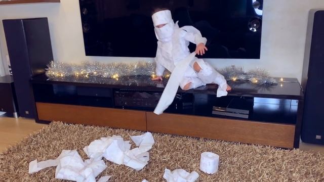 ЗАМОТАЙСЯ В ТУАЛЕТНУЮ БУМАГУ ВМЕСТЕ С НАМИ! | КОРШУНЯТА ВЫПУСК #2