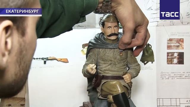 Фигура Василия Тёркина из камня