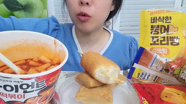 편의점 먹방 CU 편의점 추천 메뉴 자이언트 떡볶이 붕어빵 꼬리빵 슈크림 모짜소떡 핫도그 매운 국물 떡볶이 메뉴 리뷰